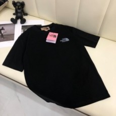 구찌 GUCCI 2021 SS 노스페이스 콜라보 여성 반팔티 커스텀급