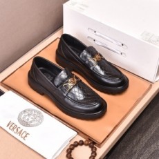 베르사체 VERSACE 2021 SS 금속버클 체크각인 레더 남성 슈즈 커스텀급
