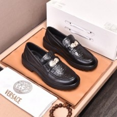베르사체 VERSACE 2021 SS 금속버클 캐릭터 각인 남성 슈즈 커스텀급
