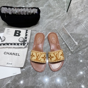 루이비통 LOUIS VUITTON 2021 SS 모노그램 자수 여성 카멜 슬리퍼 커스텀급