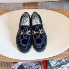 구찌 GUCCI 2021 SS 벌캐릭터 금속버클 벨벳 네이비 여성 슬리퍼 샌들 커스텀급