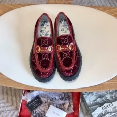구찌 GUCCI 2021 SS 벌캐릭터 금속버클 밸벳 버건디 여성 슬리퍼 샌들 커스텀급