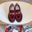 구찌 GUCCI 2021 SS 벌캐릭터 금속버클 밸벳 버건디 여성 슬리퍼 샌들 커스텀급