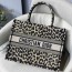 디올 DIOR 2021 SS 호피무늬 캐릭터 북 토트백 미듐 M1286 미러급