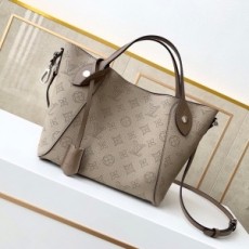루이비통 LOUIS VUITTON 2021 SS 히나 PM 토트백 그레이 M54350 미러급