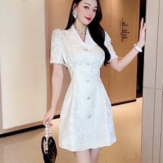 샤넬 CHANEL 2021 SS 단추장식 카라 여성 원피스 커스텀급