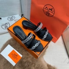 에르메스 HERMES 2021 SS 체인 캐릭터 미들힐 블랙실버 여성 샌들 커스텀급