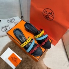 에르메스 HERMES 2021 SS 체인 캐릭터 미들힐 블랙멀티 여성 샌들 커스텀급