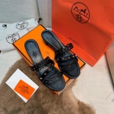 에르메스 HERMES 2021 SS 체인 캐릭터 미들힐 블랙 여성 샌들 커스텀급