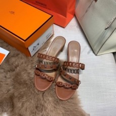 에르메스 HERMES 2021 SS 체인 캐릭터 미들힐 카멜 여성 샌들 커스텀급