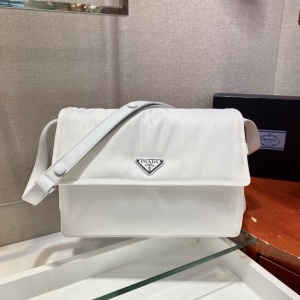프라다 PRADA 2021 SS 삼각로고 나일론 크로스백 블랙 1BD255 커스텀급