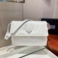 프라다 PRADA 2021 SS 삼각로고 나일론 크로스백 블랙 1BD255 커스텀급