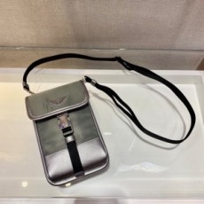 프라다 PRADA 2021 SS 삼각로고 휴대폰 케이스 2ZH109 커스텀급