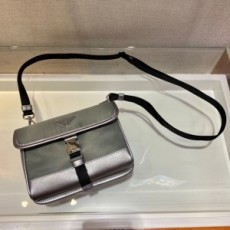 프라다 PRADA 2021 SS 삼각로고 벨트버클 크로스백 2ZH108 커스텀급