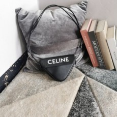 셀린느 CELINE 2021 SS 트라이앵글 레더 블랙 크로스백 195903 커스텀급