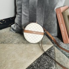 셀린느 CELINE 2021 SS 트리오페 라운드 화이트 크로스백 10G342 커스텀급