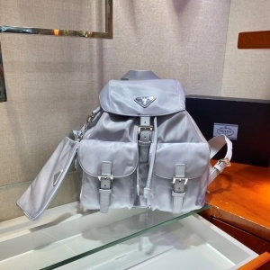 프라다 PRADA 2021 SS 트라이앵글 로고 나일론 백팩 실버 1BZ811 커스텀급