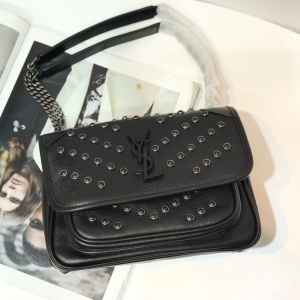 생로랑 SAINT LAURENT 2021 SS 로고 포켓 스터드 블랙 체인 숄더백 2830 커스텀급