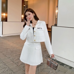 샤넬 CHANEL 2021 SS 포켓 로고 화이트 여성 자켓 주름 스커트 세트 커스텀급
