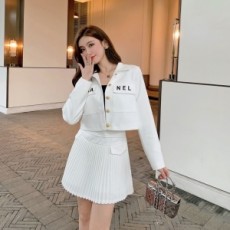 샤넬 CHANEL 2021 SS 포켓 로고 화이트 여성 자켓 주름 스커트 세트 커스텀급