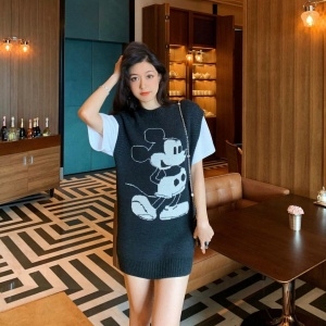 미우미우 MIUMIU 2021 SS 캐릭터 로고 니트 여성 원피스 커스텀급