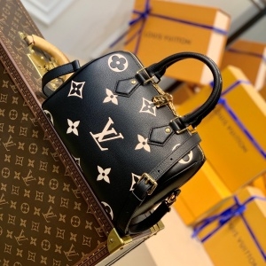루이비통 LOUIS VUITTON 2021 SS 모노그램 반둘리에 토트백 M58947 커스텀
