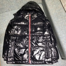 몽클레어 MONCLER 2021 SS 패치로고 후드 유광 블랙 남성 패딩 커스텀급