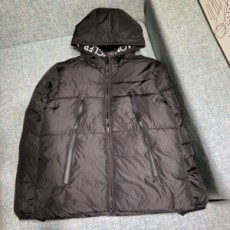 몽클레어 MONCLER 2021 SS 자수로고 후드 지퍼 블랙 남성 패딩 커스텀급
