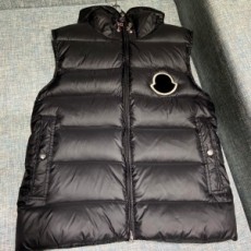 몽클레어 MONCLER 2021 SS 블랙로고 후드 포켓 블랙 남성 패딩조끼 커스텀급