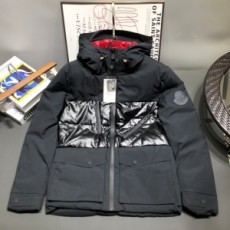몽클레어 MONCLER 2021 SS 블랙로고 후드 포켓 남성 패딩 커스텀급
