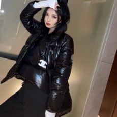 샤넬 CHANEL 2021 SS 패치로고 유광 블랙 여성 패딩 커스텀급