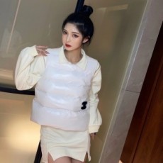 샤넬 CHANEL 2021 SS CC로고 유광 화이트 여성 패딩조끼 커스텀급