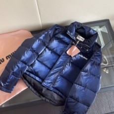 미우미우 MIUMIU 2021 SS 캐릭터 로고 펄 블루 여성 패딩 커스텀급