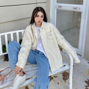 프라다 PRADA 2021 SS 삼각로고 포켓 아이보리 여성 패딩 커스텀급