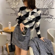 샤넬 CHANEL 2021 SS 체크 캐릭터 로고 카라 여성 니트 상의 커스텀급