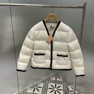 미우미우 MIUMIU 2021 SS 퀄팅 라인 포켓 화이트 여성 패딩 커스텀급
