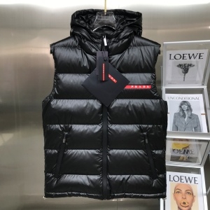프라다 PRADA 2021 SS 띠로고 퀄팅 지퍼포켓 후드 블랙 남성 패딩조끼 커스텀급
