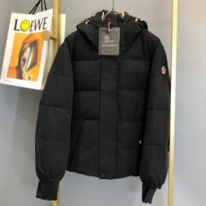 몽클레어 MONCLER 2021 SS 패치로고 포켓 후드 블랙 남성 패딩 커스텀급