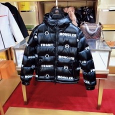 몽클레어 MONCLER 2021 SS 캐릭터 로고 퀄팅 유광 후드 블랙 남성 패딩 커스텀급