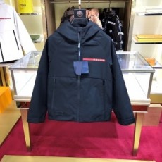 프라다 PRADA 2021 SS 띠로고 지퍼포켓 후드 블랙 남성 패딩 커스텀급