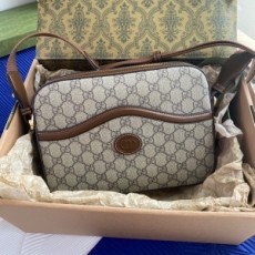 구찌 GUCCI 2021 SS 인더로킹 G 디테일 메신저백 675891 커스텀급
