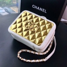 샤넬 CHANEL 2021 SS 골드 메탈 화이트 코스메틱 케이스 크로스백 AS2900 커스텀급