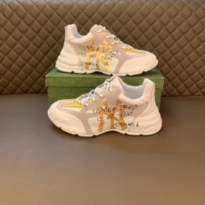 구찌 GUCCI 2021 SS 캐릭터 로고 화이트 남성 슈즈 커스텀급