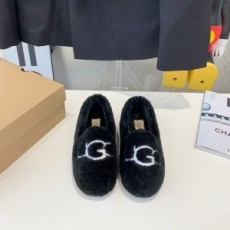 어그 UGG 2021 SS 캐릭터 로고 양털 블랙 여성 슈즈 커스텀급