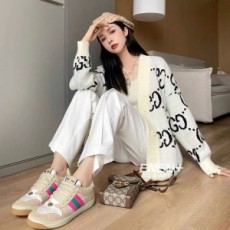 구찌 GUCCI 2021 SS 쟈가드 로고 화이트 여성 니트 가디건 커스텀급