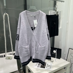 지방시 GIVENCHY 2021 SS 캐릭터 로고 포켓 여성 니트 가디건 커스텀급