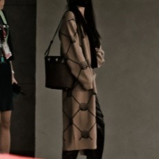 모앤코 MO&CO 2021 SS 캐릭터 무늬 벨트 여성 롱니트 가디건 커스텀급