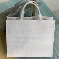 디올 DIOR 2021 SS 각인로고 화이트 라지 여성 북 토트백 미러급