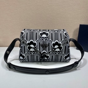 프라다 PRADA 2021 SS 스팽 시그너 블랙 여성 숄더백 1BC165A 커스텀급