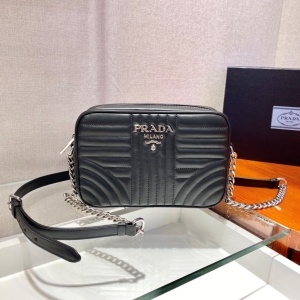 프라다 PRADA 2021 SS 스트라이프 퀄팅 블랙 여성 크로스백 1Bd083 커스텀급